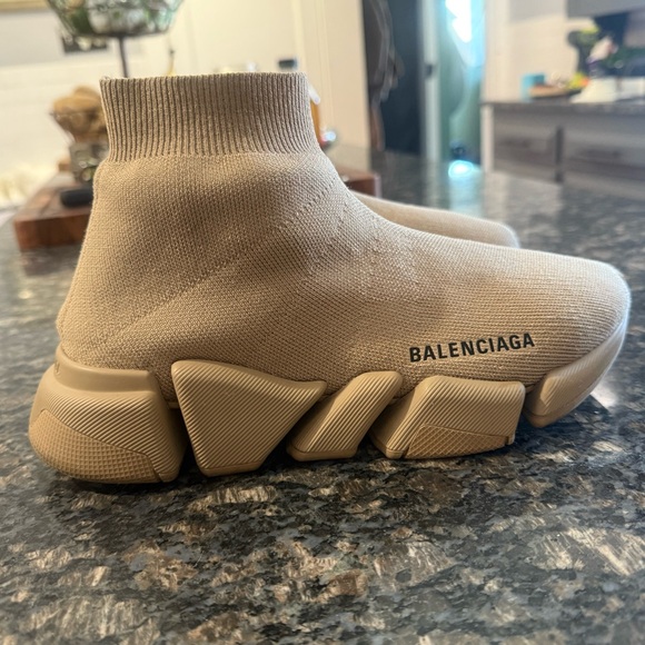 BALENCIAGA WOMEN'S SPEED 2.0 RECYCLED KNIT SOCK SNEAKER IN BEIGE SIZE 7 - Picture 5 of 13